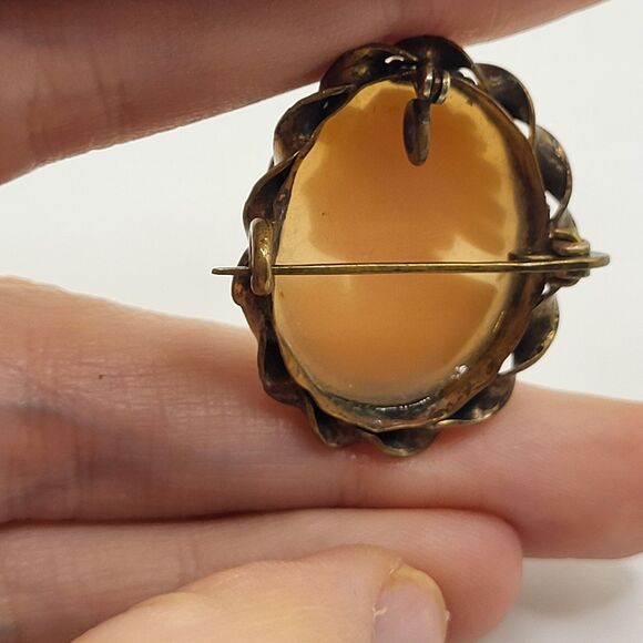 Antique Carved Natural Shell Cameo Victorian Antoinette Brooch Pin Pendant 1.5in - Picture 4 of 5